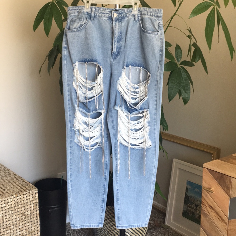 SOLD - Please check out my other items. ✨